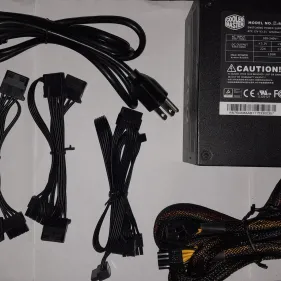 Fuente de Poder Cooler Master 750W — imagen 2